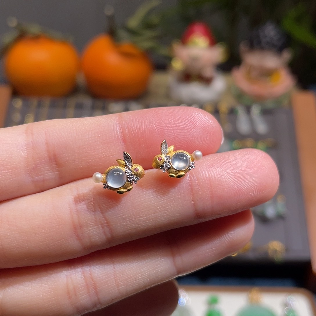 翡翠耳饰18K金镶嵌玻璃种 小兔子