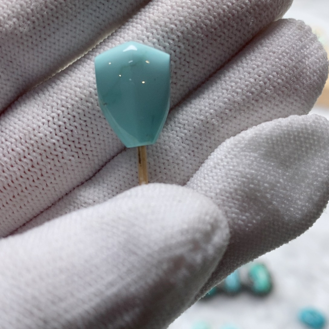 绿松石颈饰未镶嵌