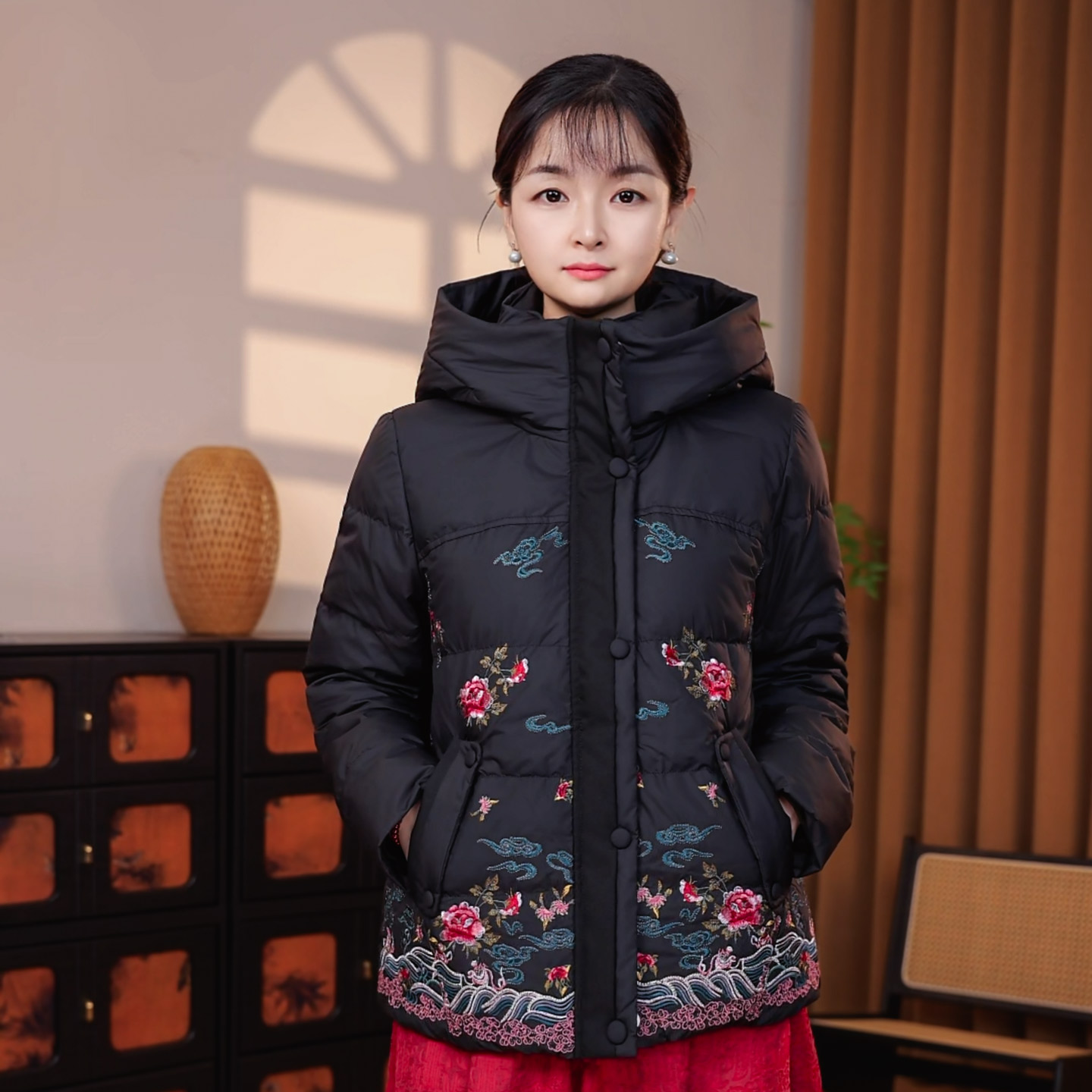 2025年新款女款加厚常规女装防风连帽保暖中长款加厚短款鹅绒服