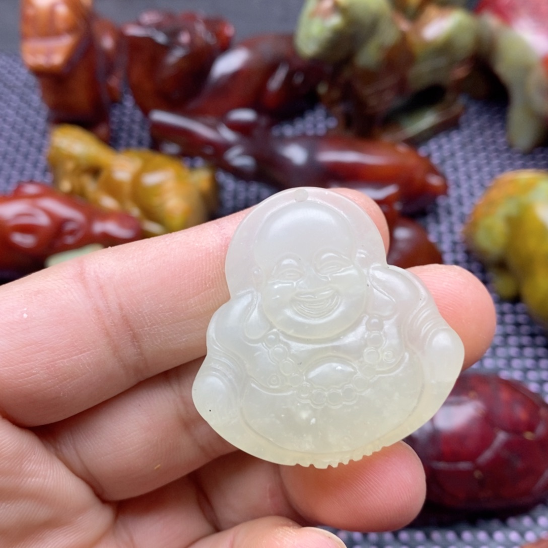 蛇纹石玉颈饰未镶嵌