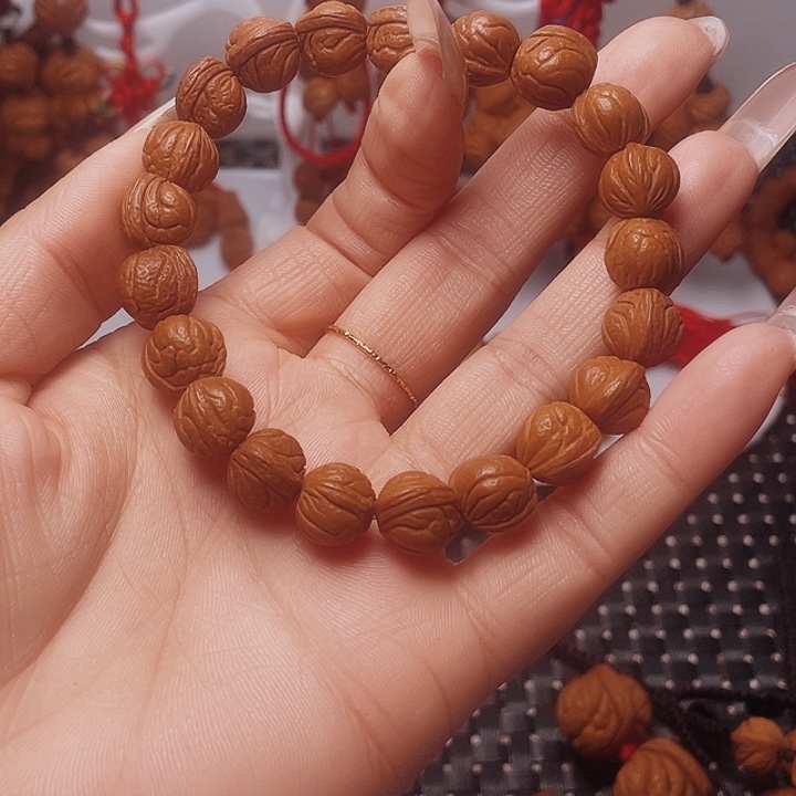 王***玲木质类龙纹桃枭挂件