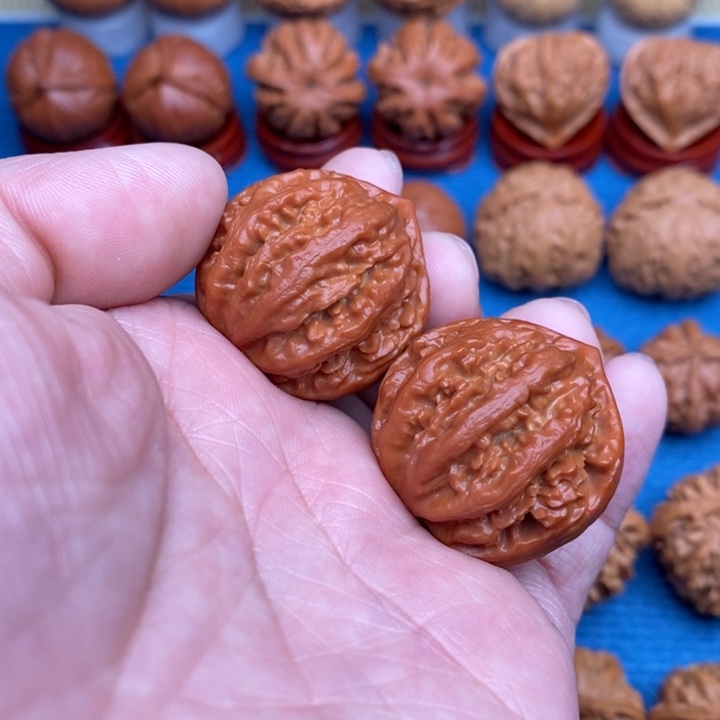 文玩核桃把件九龙筋