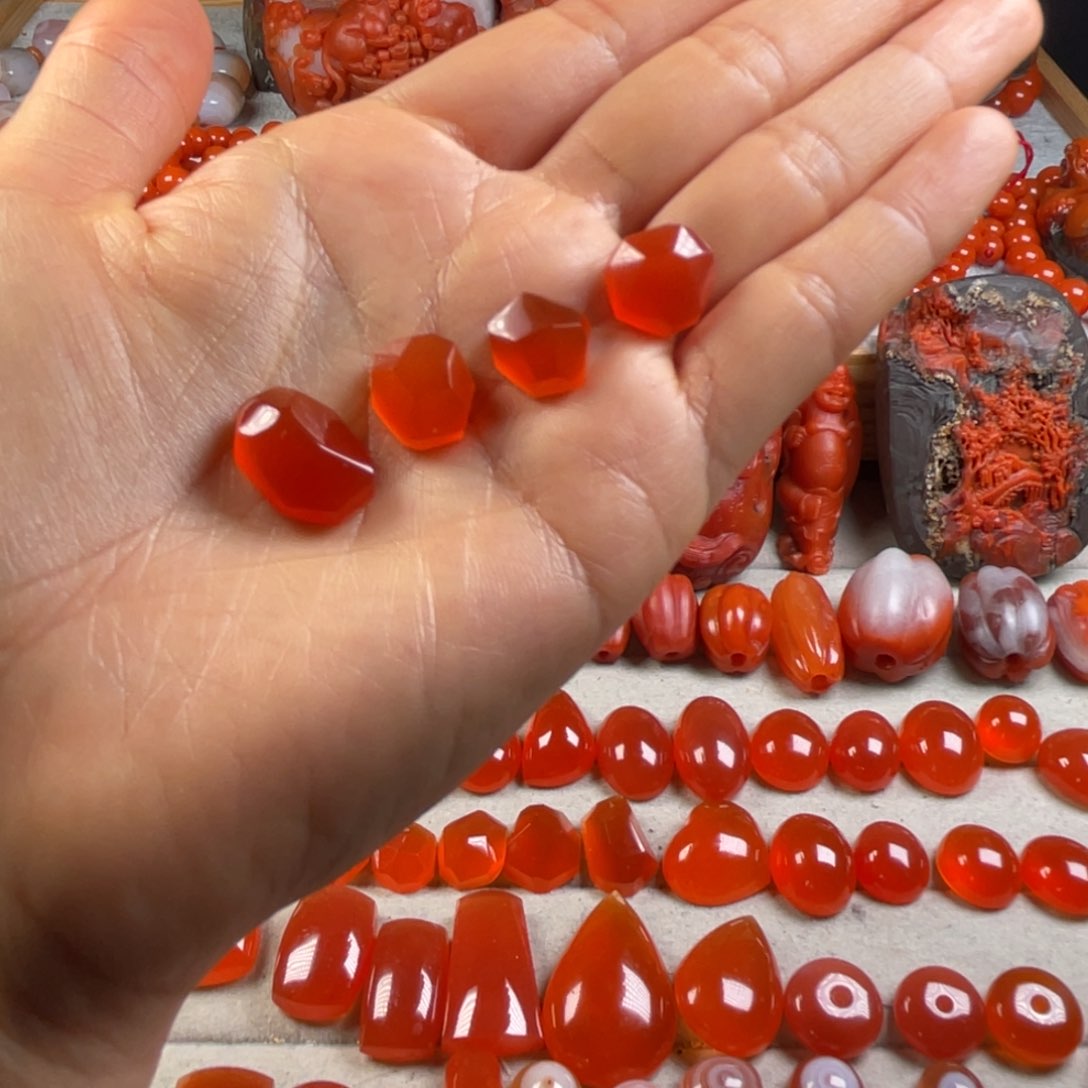 南红玛瑙天然原矿冰粉爱心未镶嵌默**闻