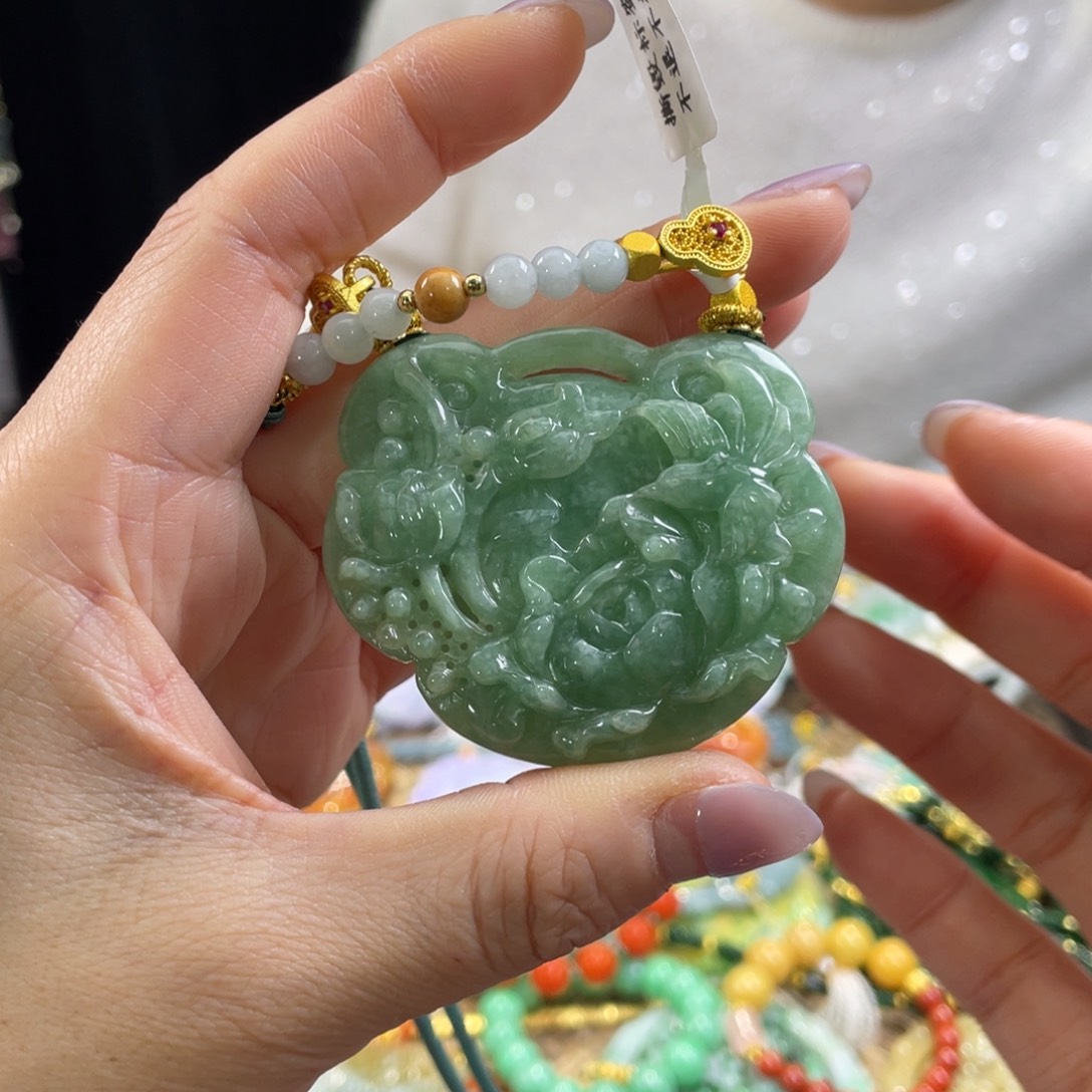 翡翠颈饰未镶嵌代编织