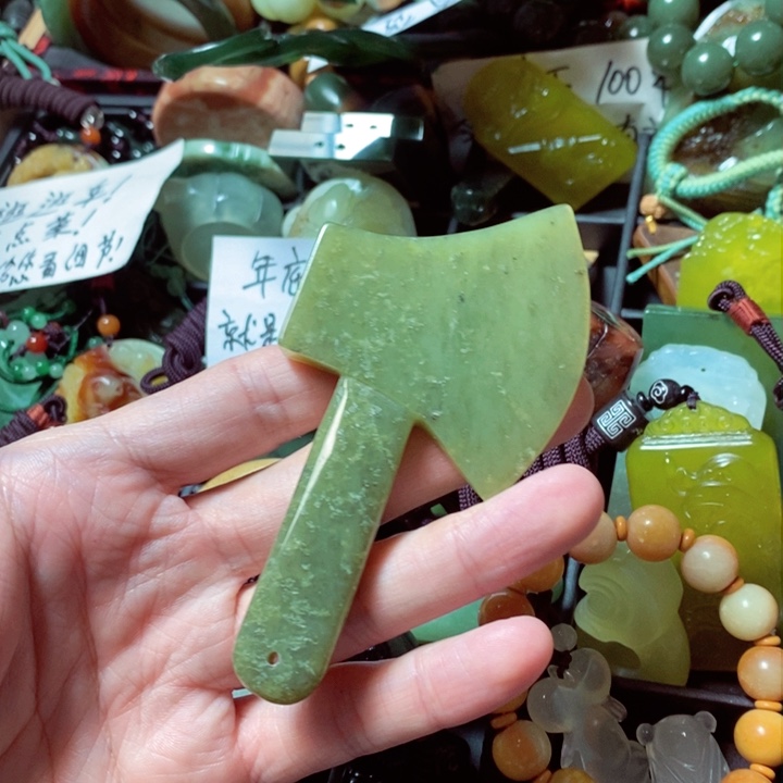 蛇纹石玉颈饰未镶嵌