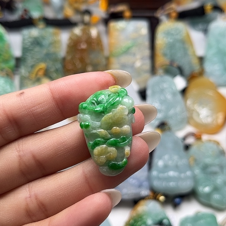 翡翠未镶嵌颈饰白菜