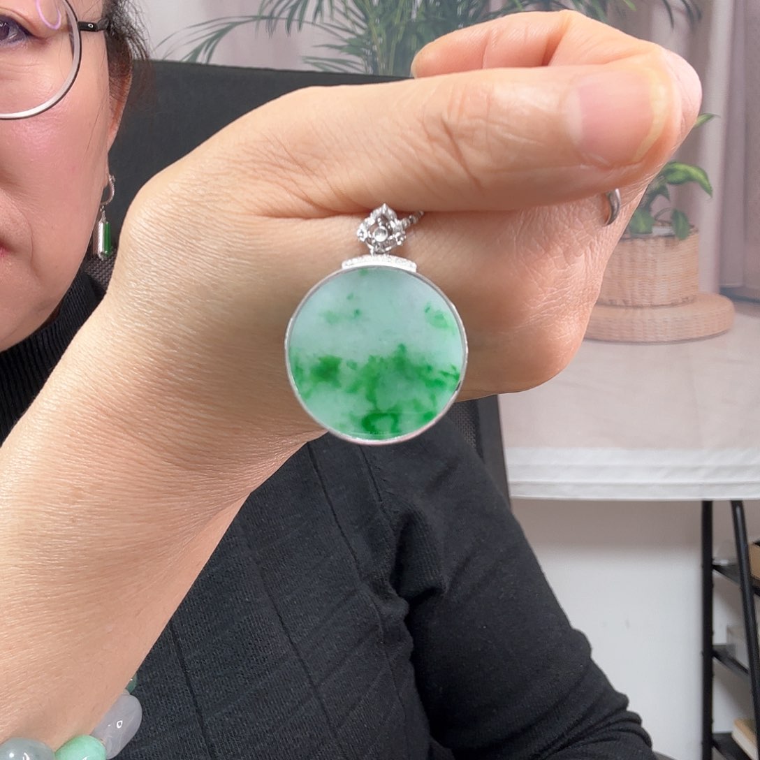 翡翠颈饰18K金镶嵌圆牌