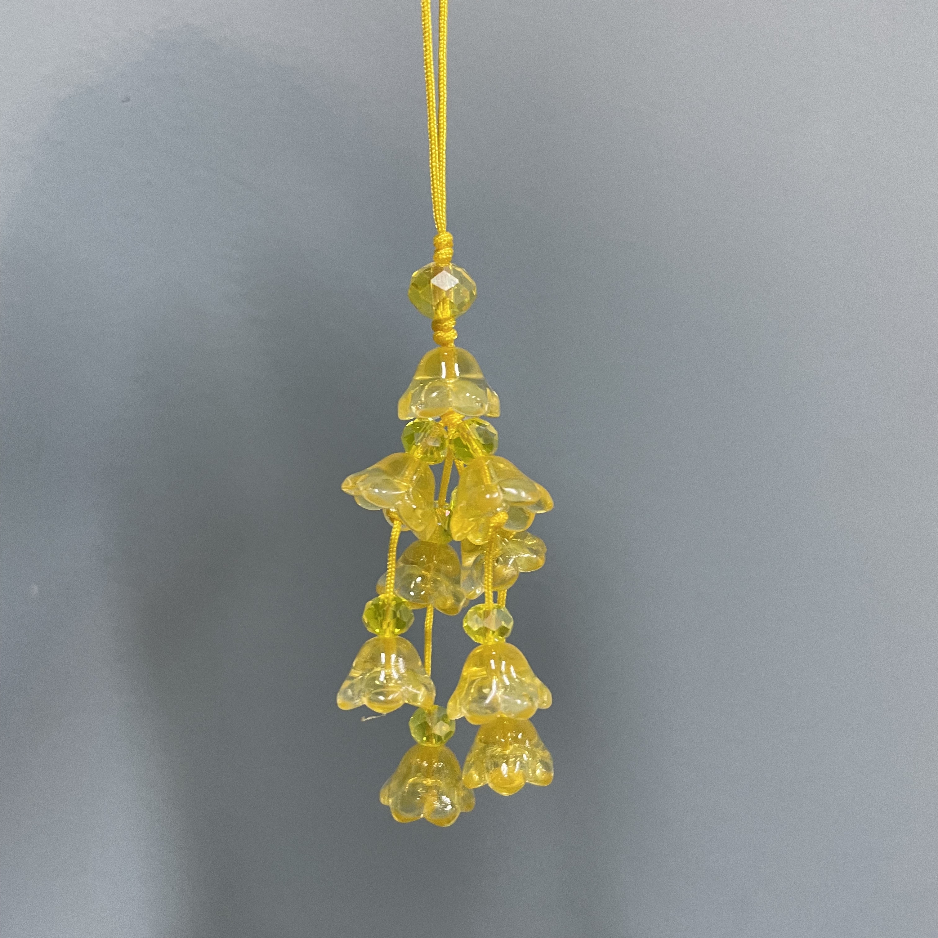 绳款黄色花串手机坠E235