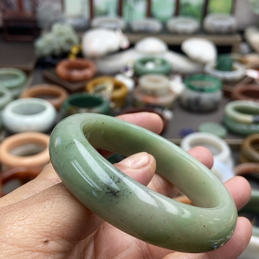 【闪购商品】石英质玉手镯56未镶嵌