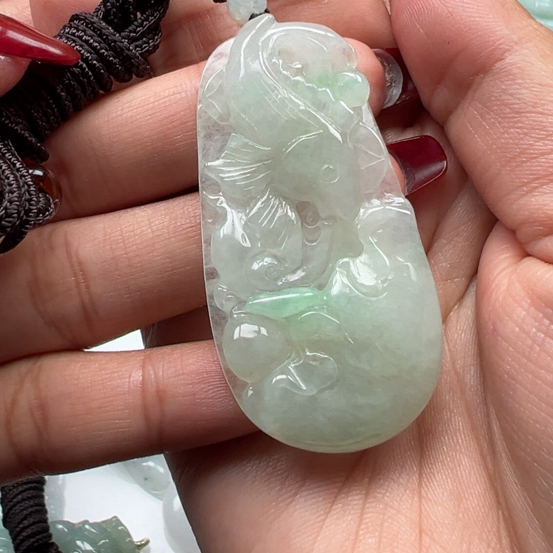 翡翠颈饰未镶嵌荷叶鱼