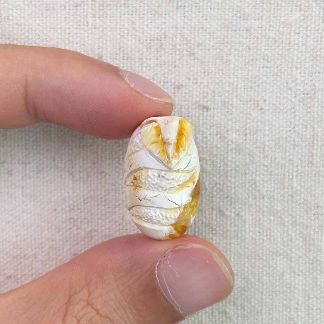 琥珀未镶嵌珠宝奇石面包