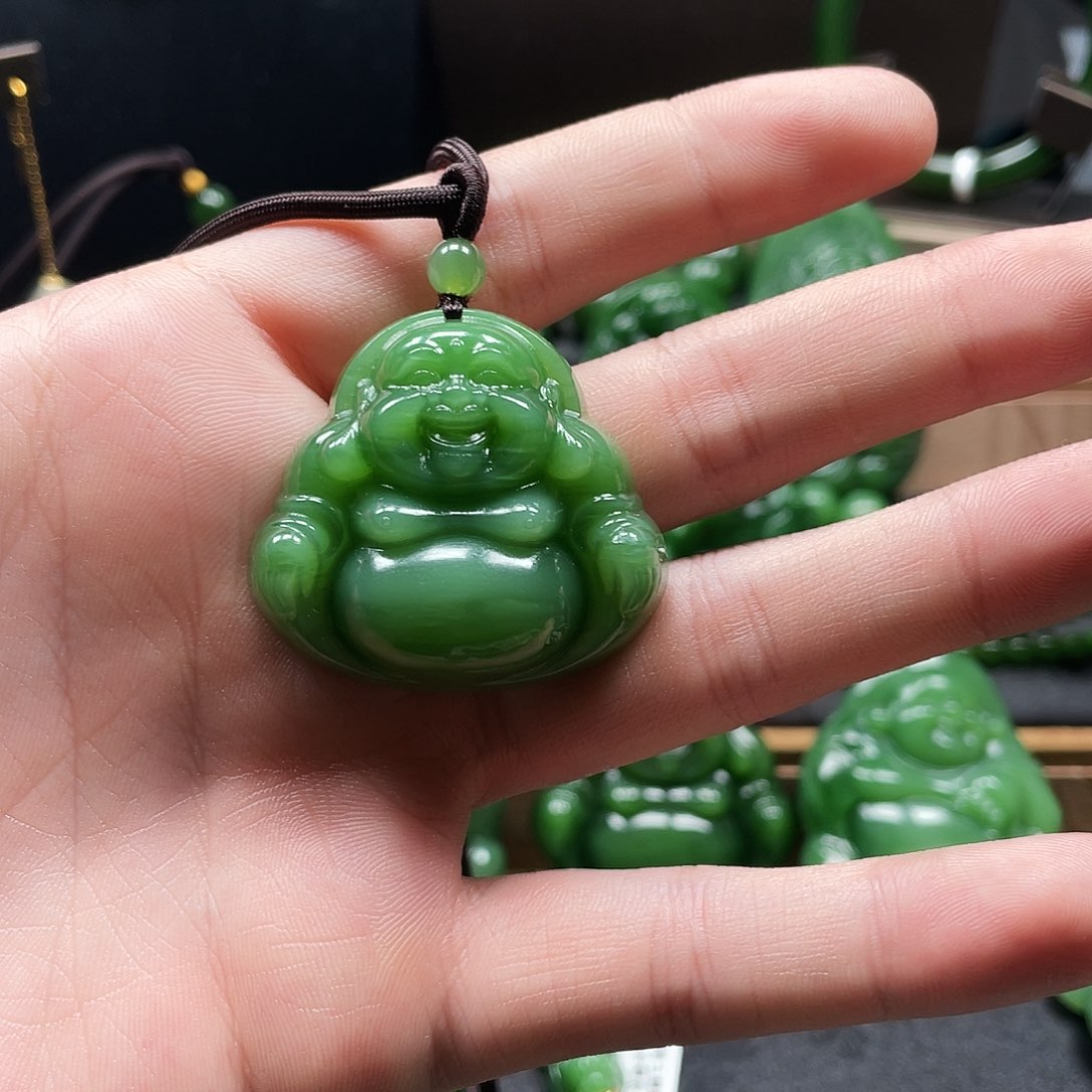 和田玉（碧玉）颈饰未镶嵌?