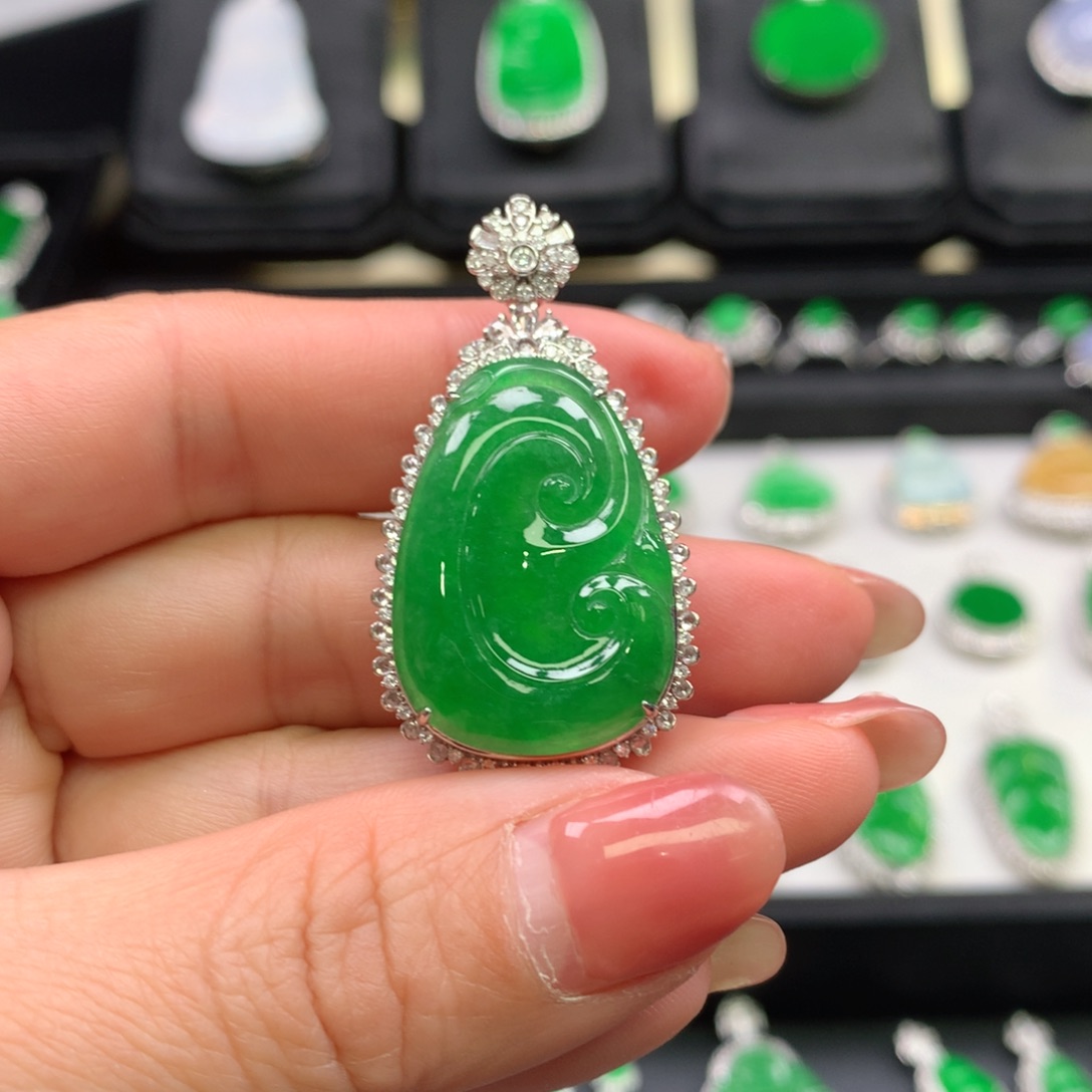翡翠吊坠(不含链)18K金镶嵌