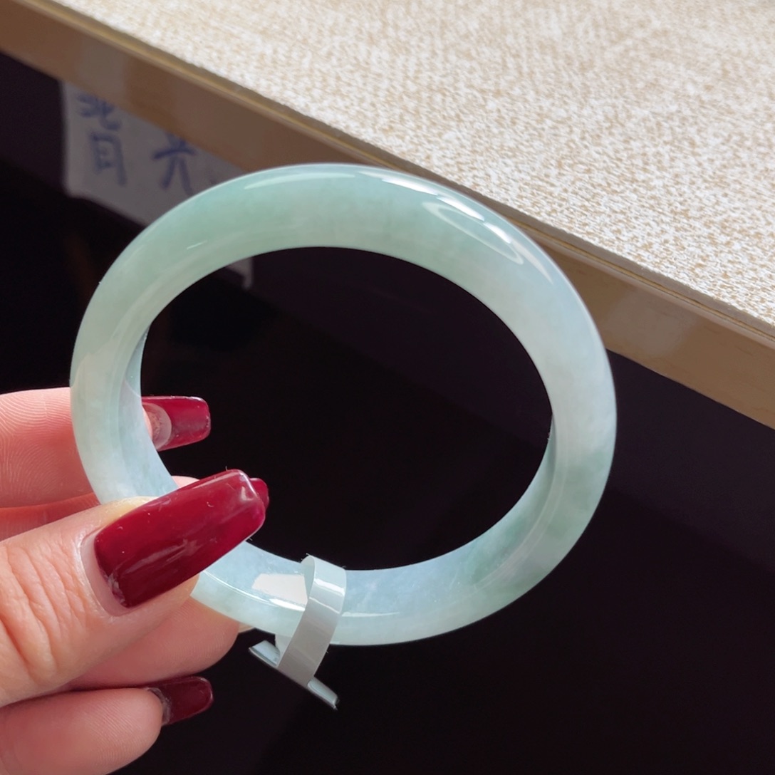 翡翠手镯未镶嵌手镯