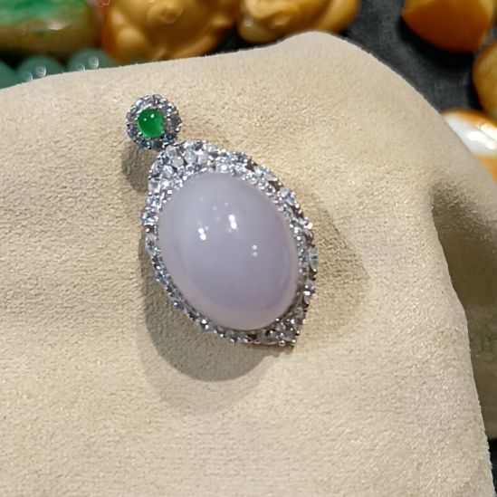 翡翠未镶嵌颈饰紫罗兰鸽子蛋