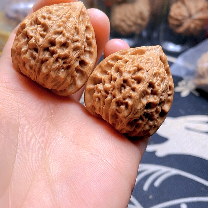 文玩核桃吊坠金牛