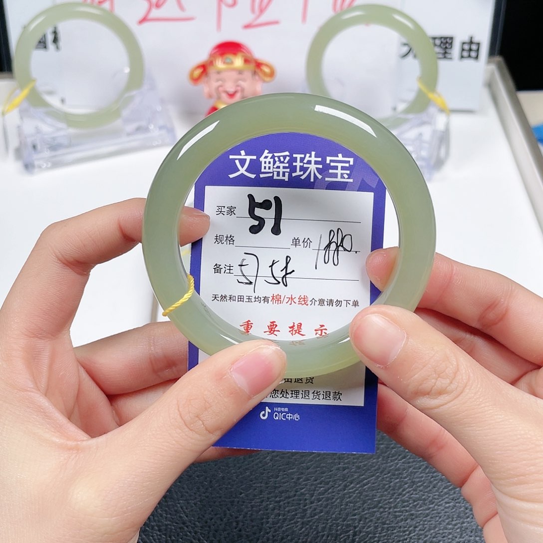 和田玉手镯未镶嵌