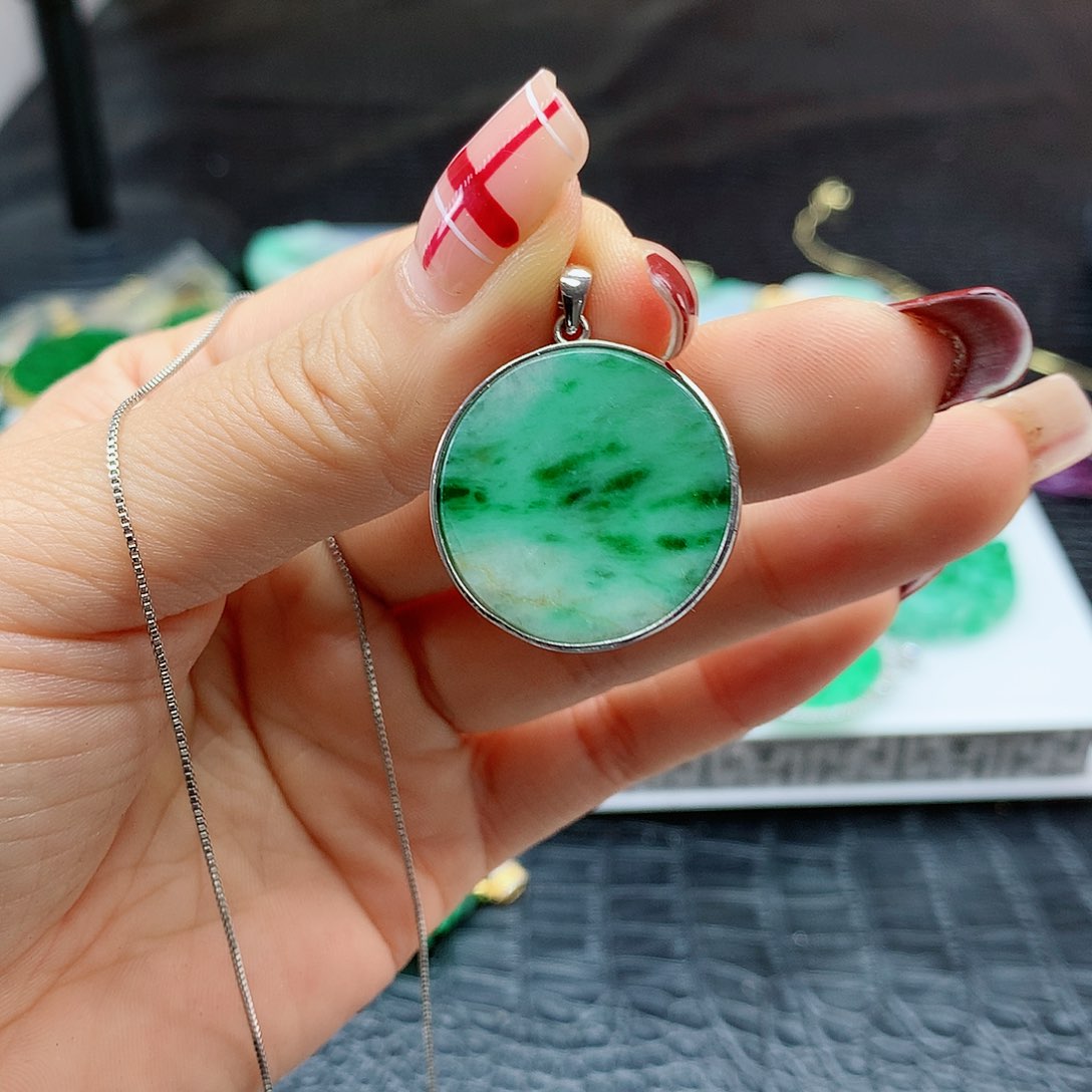 【闪购商品】翡翠吊坠(赠链)银S925镶嵌