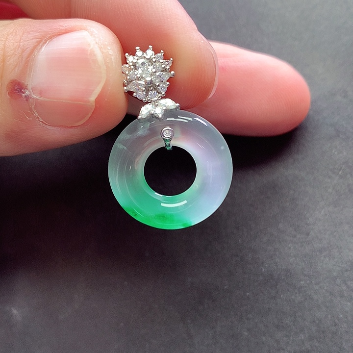 颈饰未镶嵌石英质玉