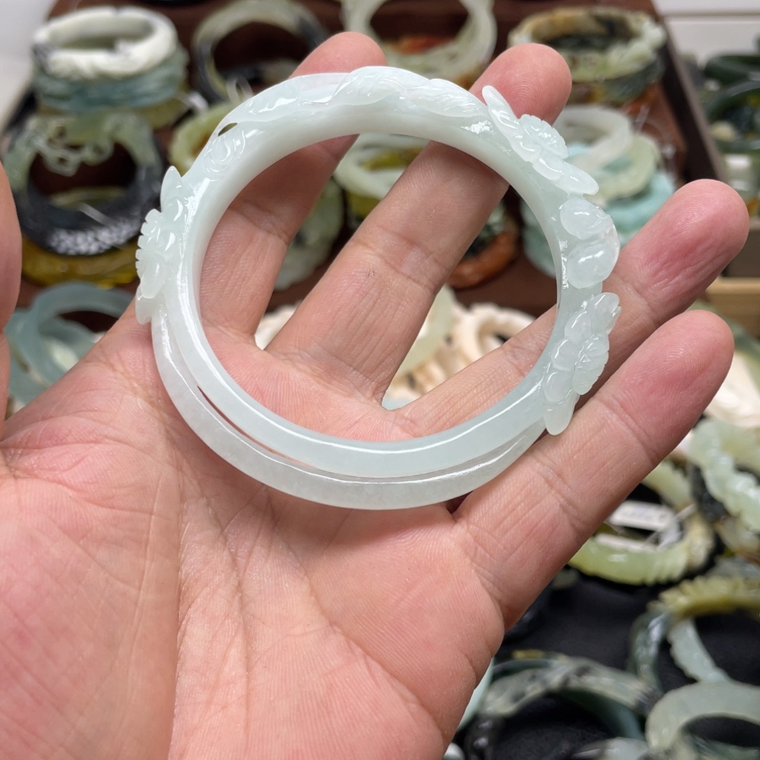 天***秋蛇纹石玉未镶嵌手镯