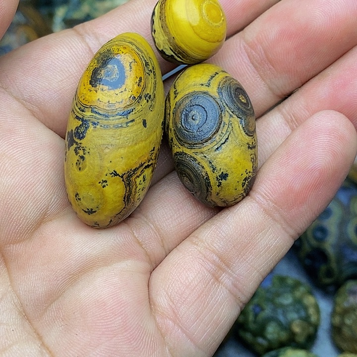 B*生石头珠子是真的