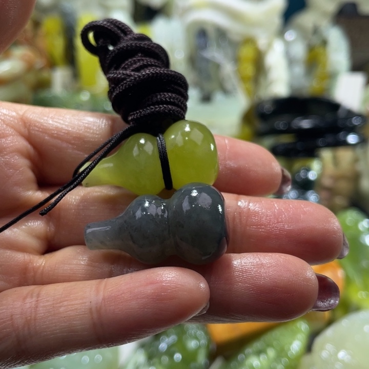 岫玉未镶嵌吊坠吊坠