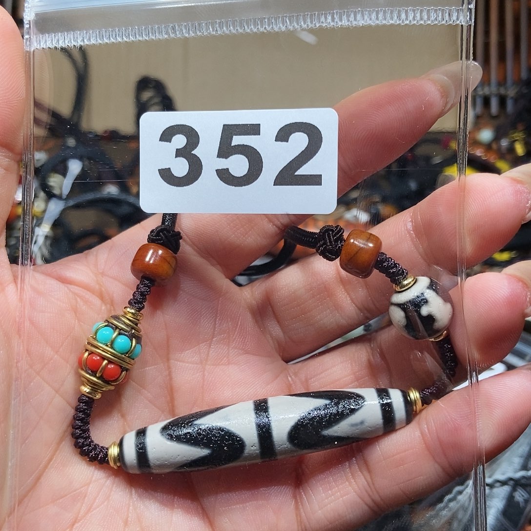 玛瑙/玉髓颈饰未镶嵌田****?