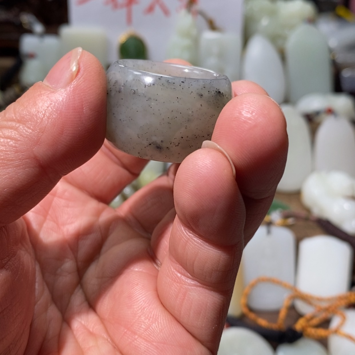 【闪购商品】和田玉吊坠(赠链)未镶嵌