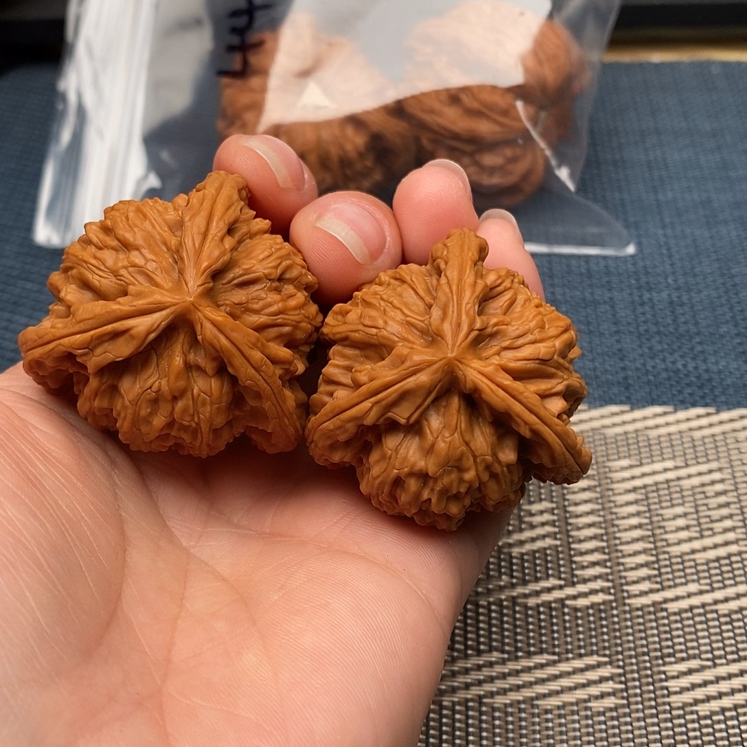逐***梦文玩核桃吊坠三棱