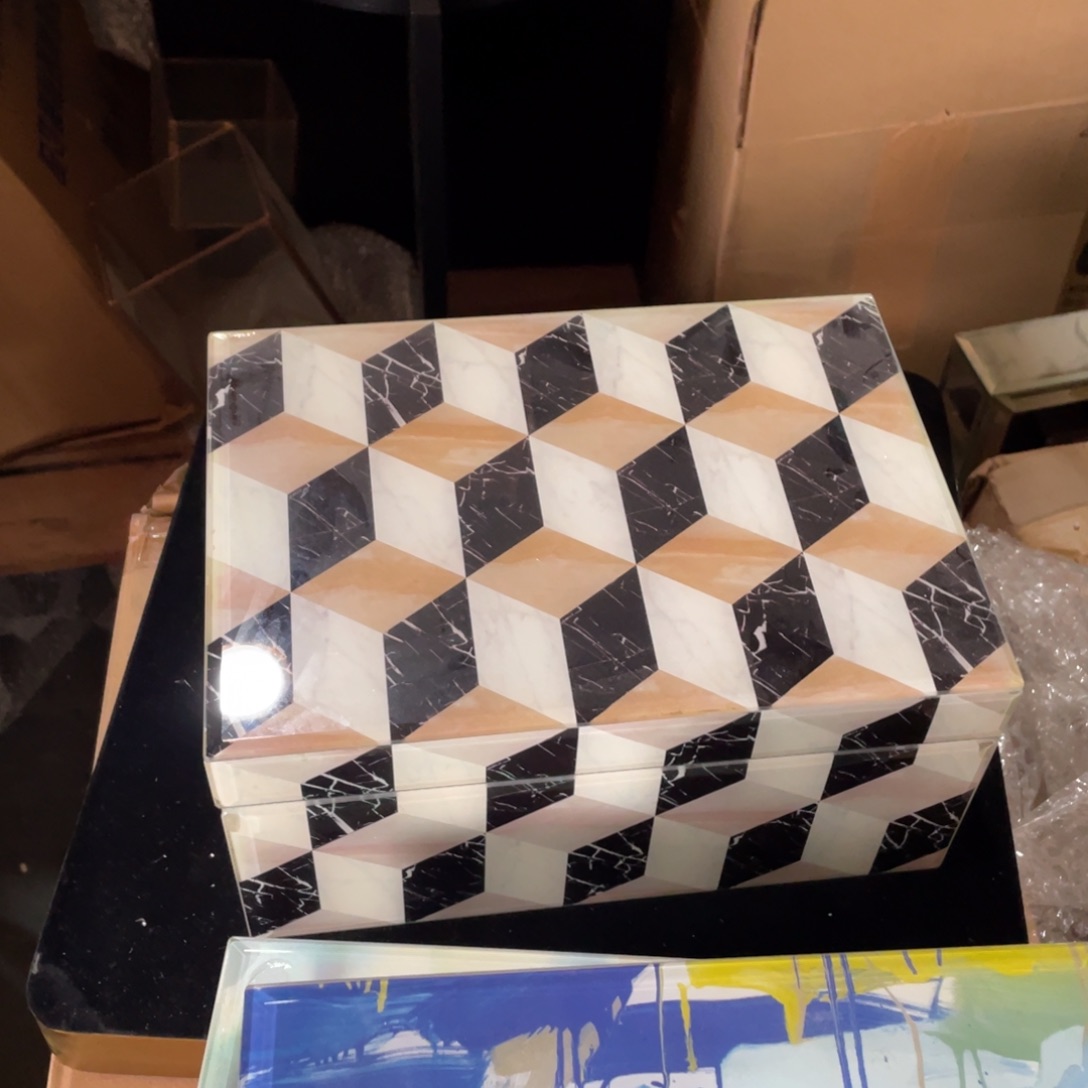 陶瓷花瓶，仿真绿植。