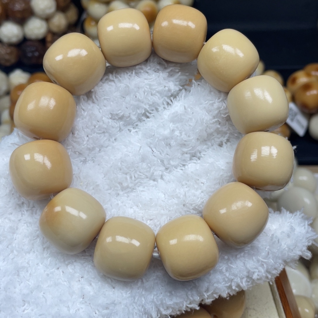 菩提根/象牙果手串12.11.9瑕奶茶老型