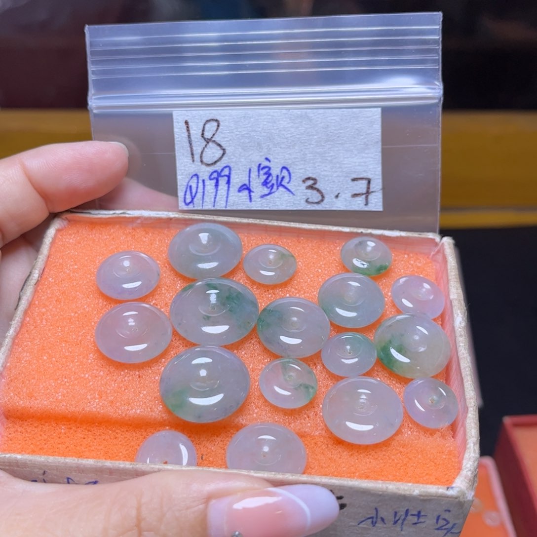 定制翡翠未镶嵌小*贝不