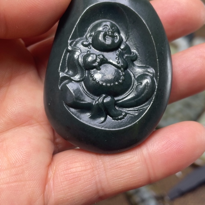 和田玉未镶嵌把件