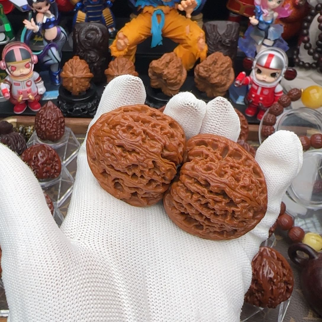 文玩核桃吊坠40全品红南疆