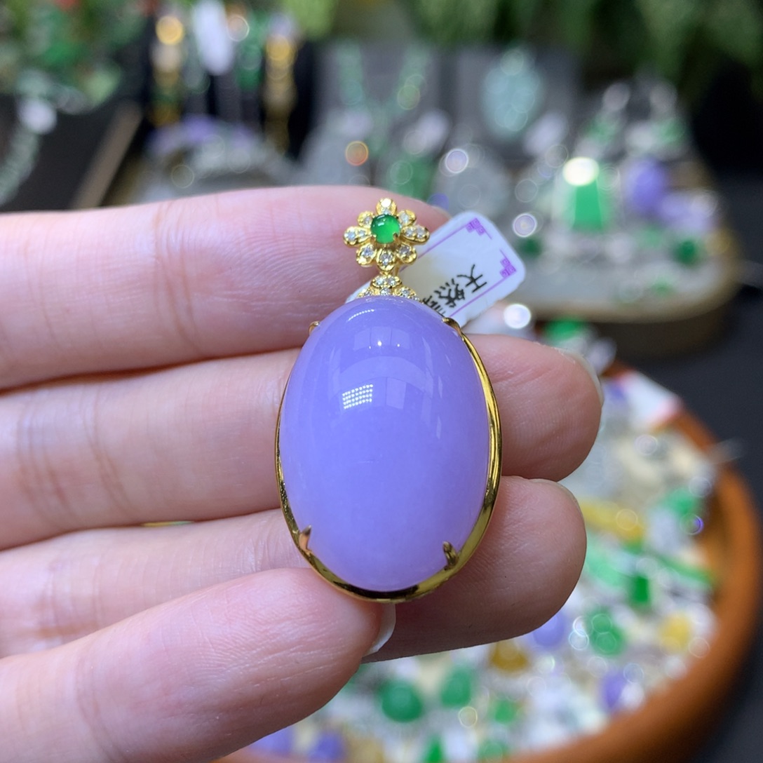 颈饰18K金镶嵌翡翠