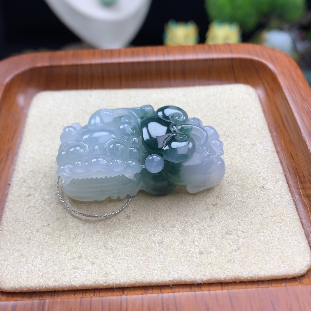 翡翠未镶嵌颈饰11