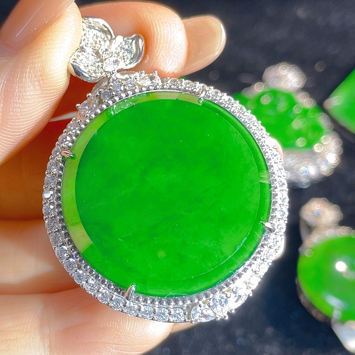 翡翠银S925镶嵌颈饰翡翠