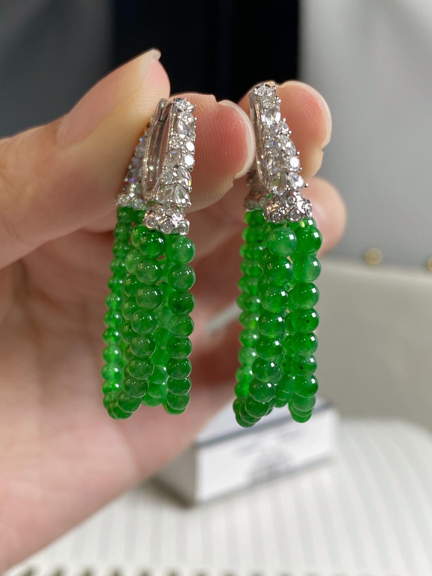 翡翠朱朱同款小米珠耳环 颗颗色泽鲜亮 尺寸3mm-2.5mm 耳坠长40.7