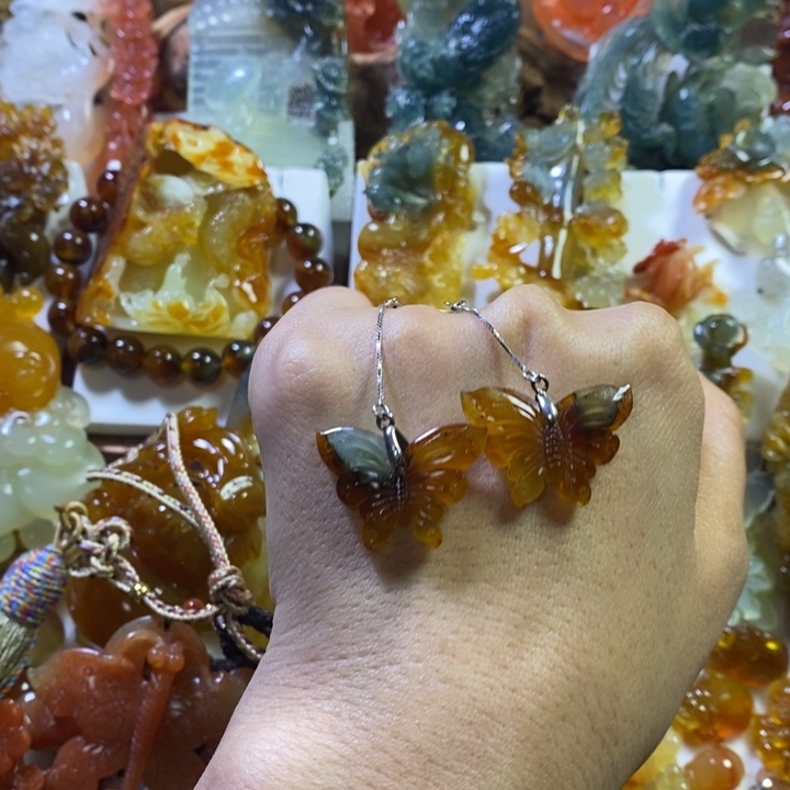 百***0蛇纹石玉未镶嵌颈饰