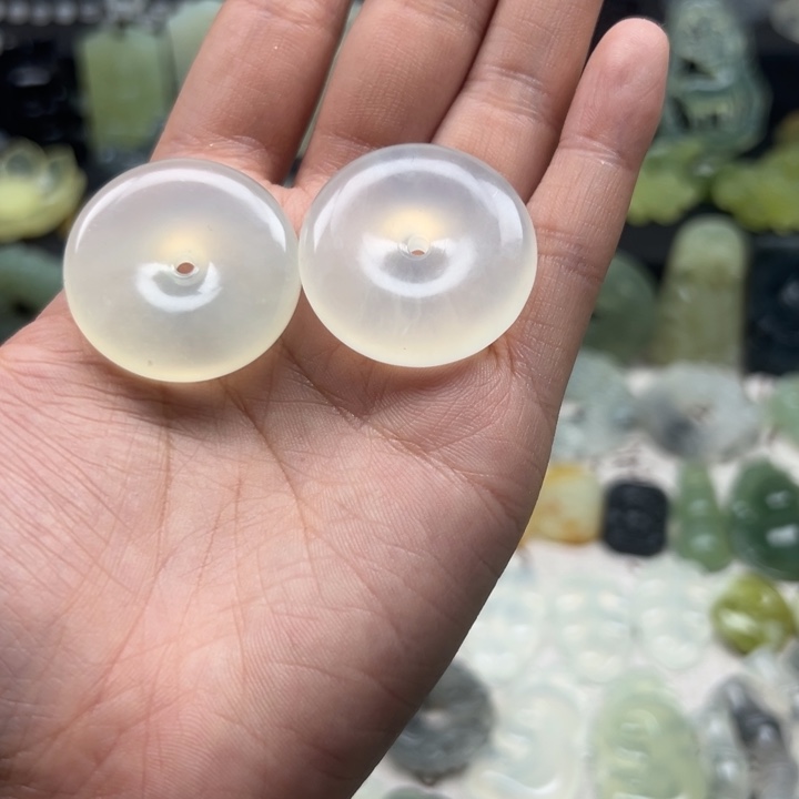 蛇纹石玉颈饰未镶嵌