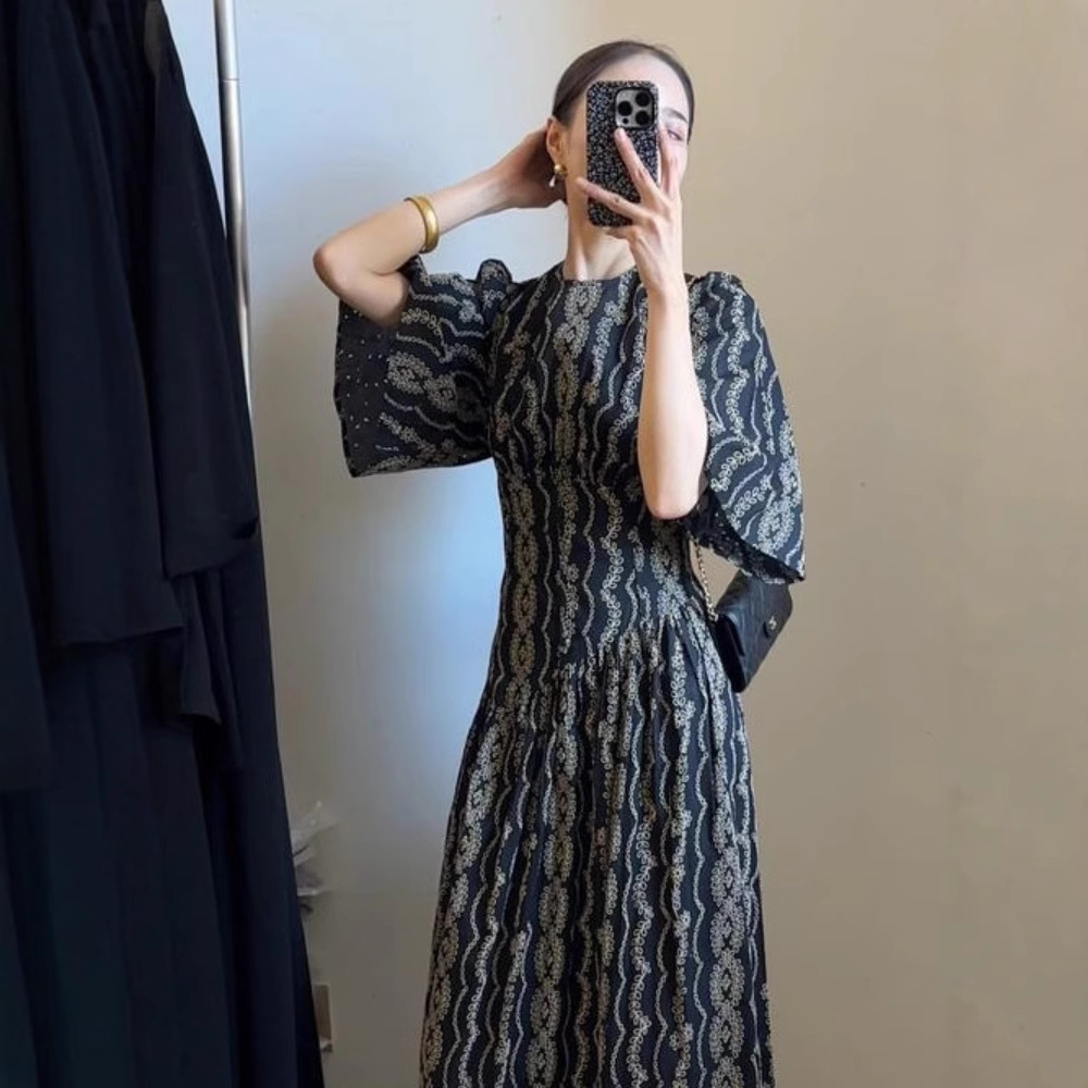现货 2025超火气质感连衣裙高端大气上档次法式复古漂亮裙子夏 显