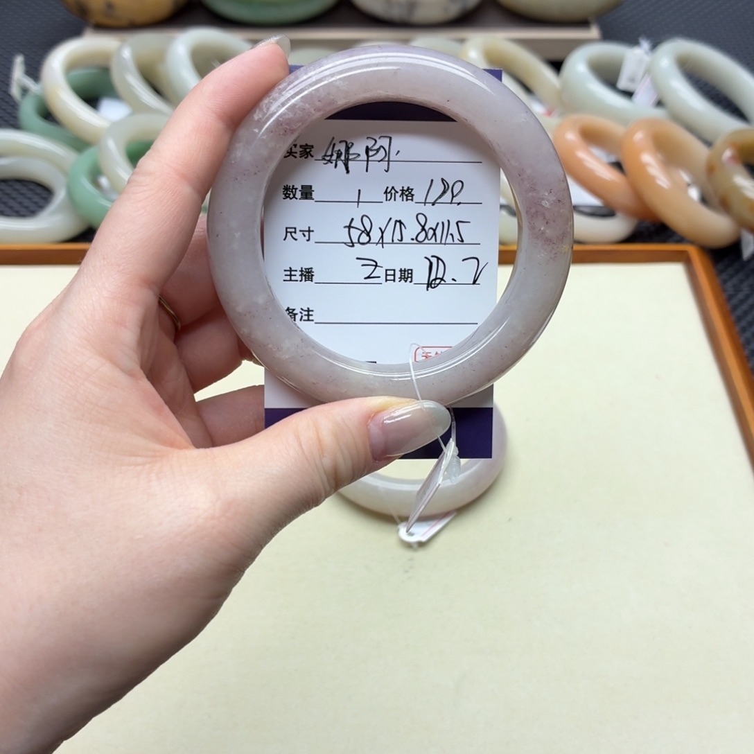 娜***阿石英质玉未镶嵌手镯