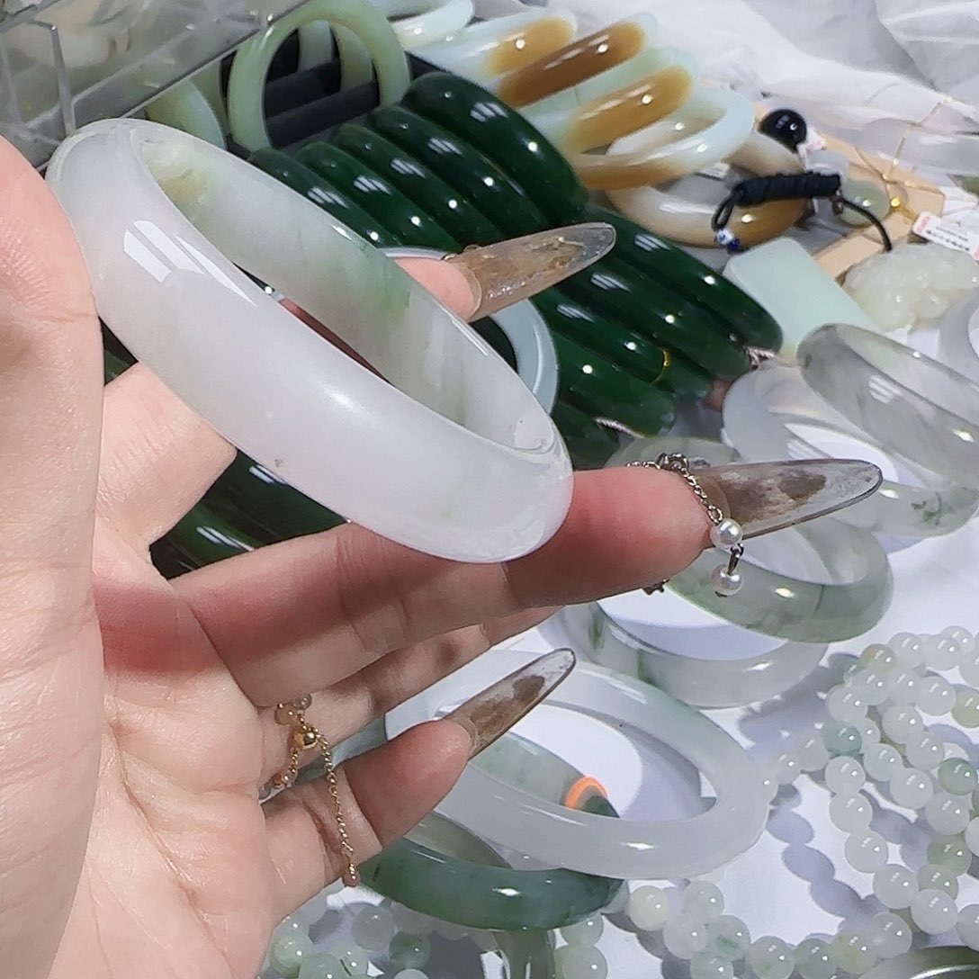 石英质玉手镯未镶嵌