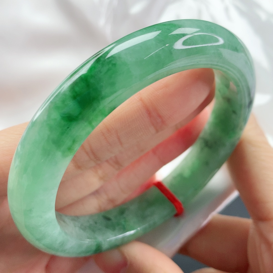 翡翠手镯未镶嵌，109