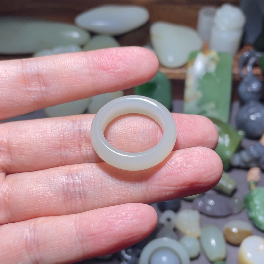 和田玉颈饰未镶嵌陈*