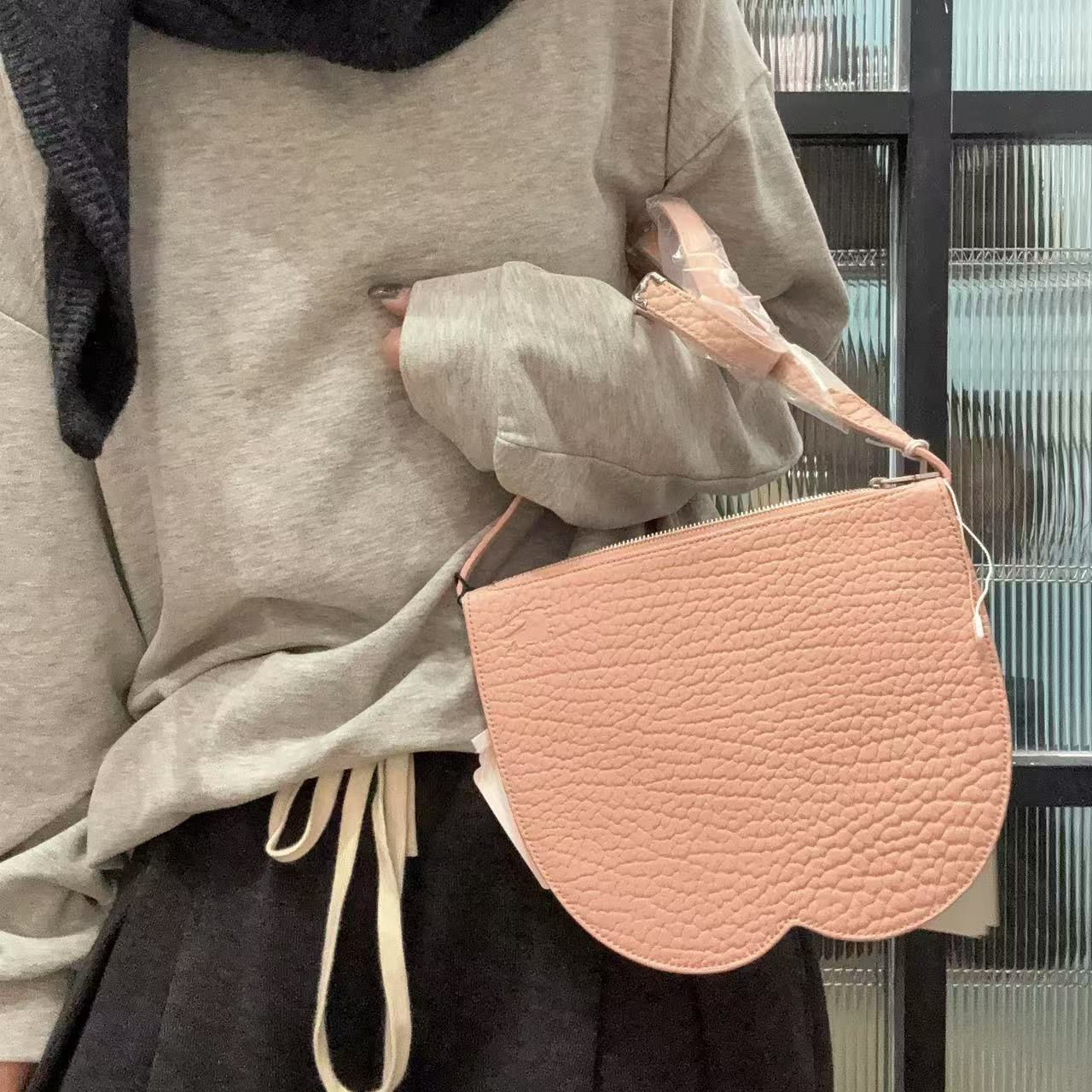 95新 BURBERRY/博柏利 【蕾】 97 0221 粉色屁股斜挎包