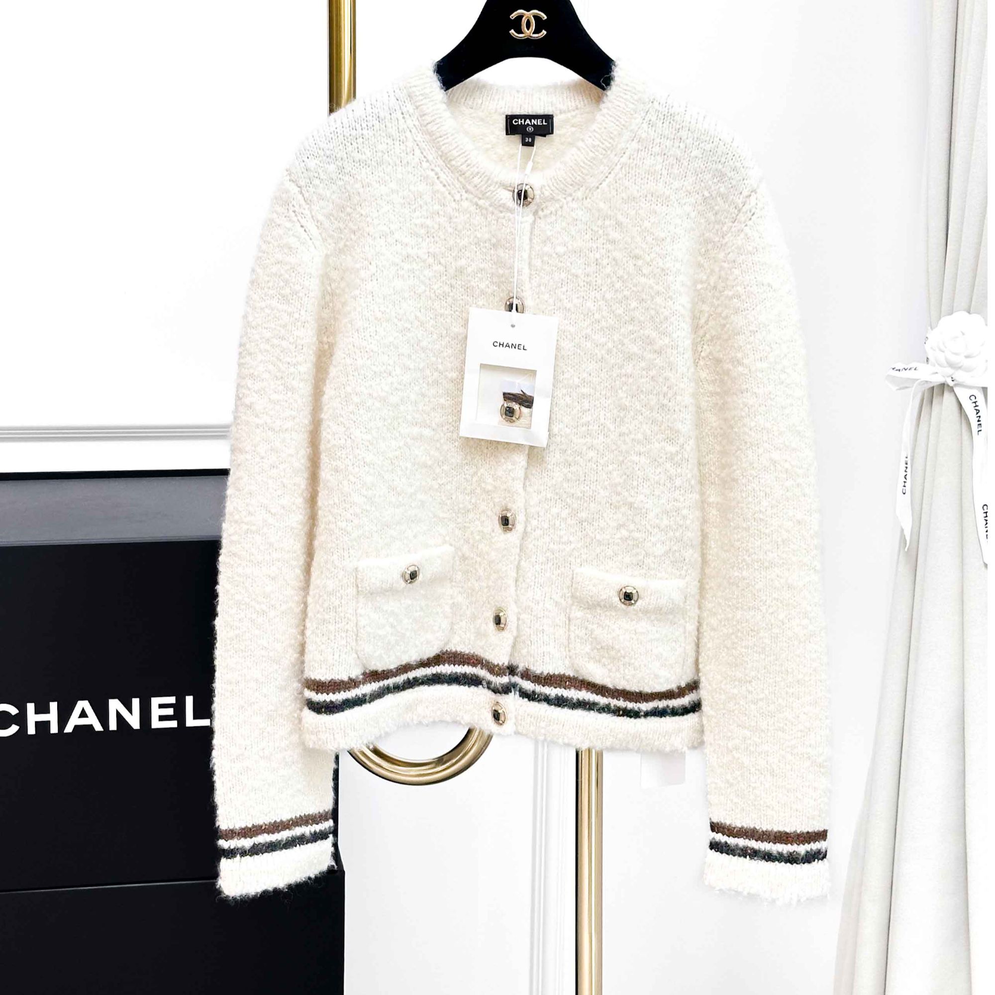 99新 Chanel/香奈儿 38码 米白色拼黑色条纹边 长袖 针织 开衫