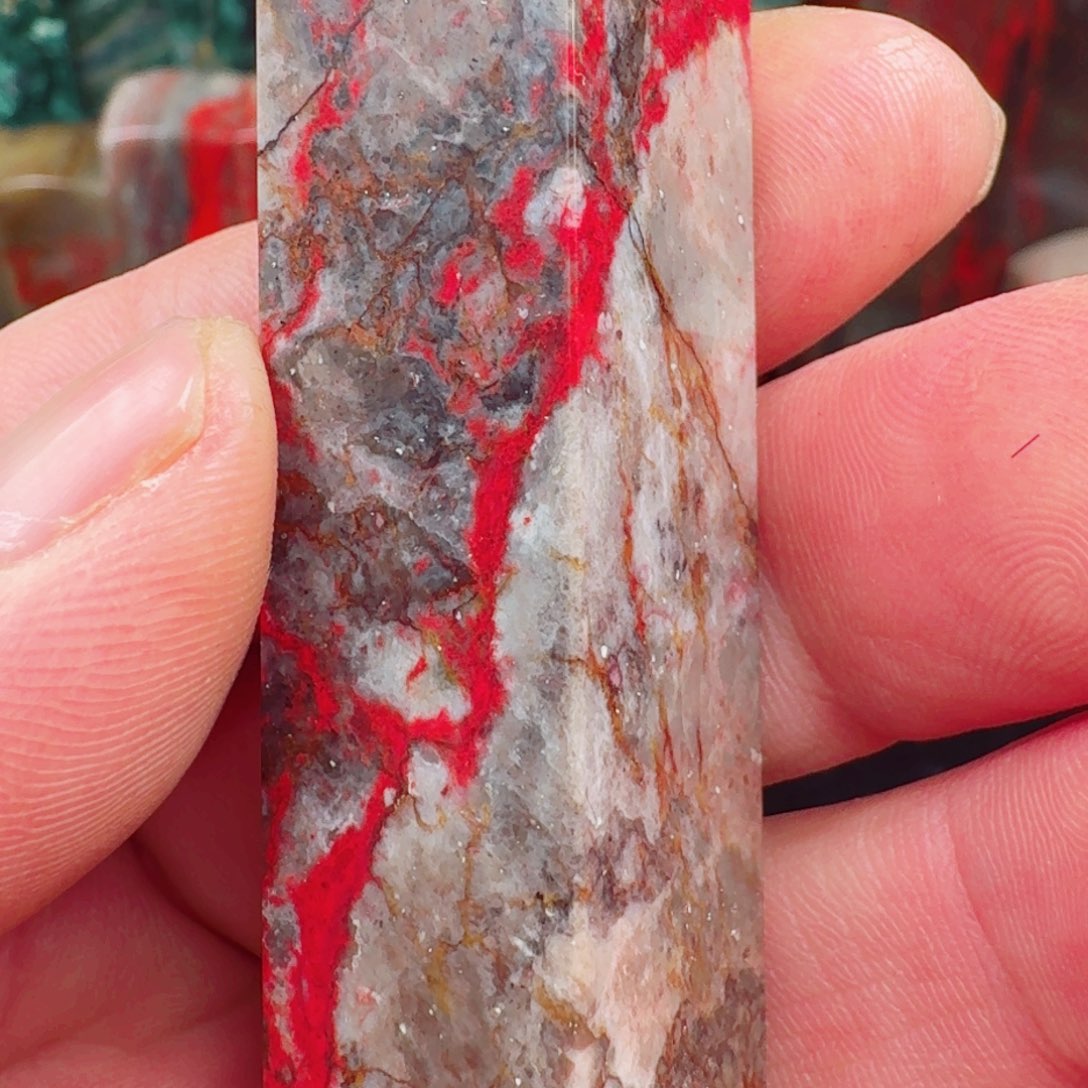 昌化鸡血石牛角冻