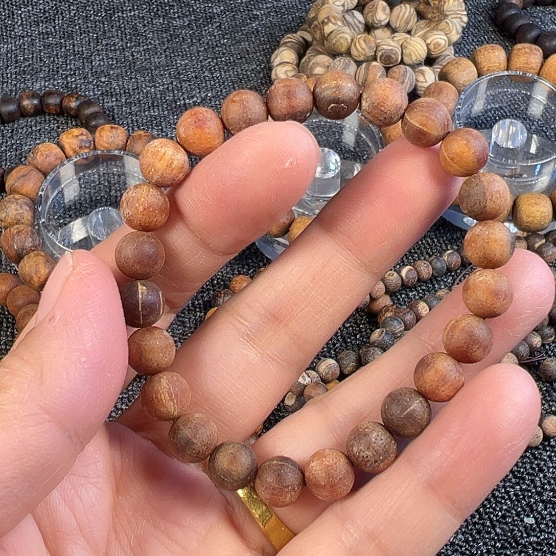 贡木0.8印贡粗抛血珀瑕疵