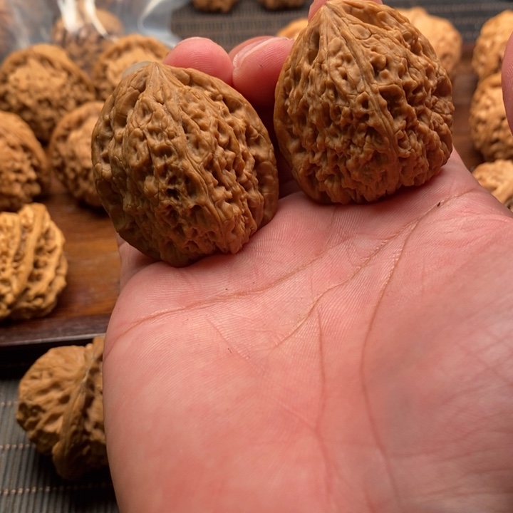 文玩核桃把件善**。南疆石